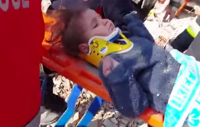 Promrzla djevojčica spašena iz ruševina 150 sati poslije