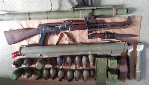 Pronađen arsenal oružja u Srebrenici, osumnjičeni uhapšen