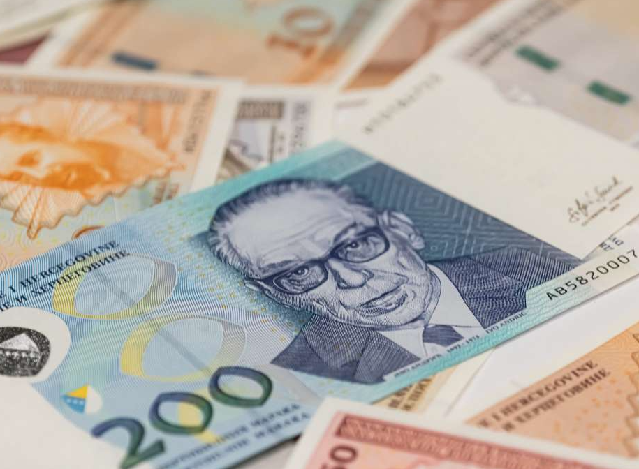 Prosječna neto plaća u FBiH u junu 1.714 KM, za godinu porasla 8,7 posto