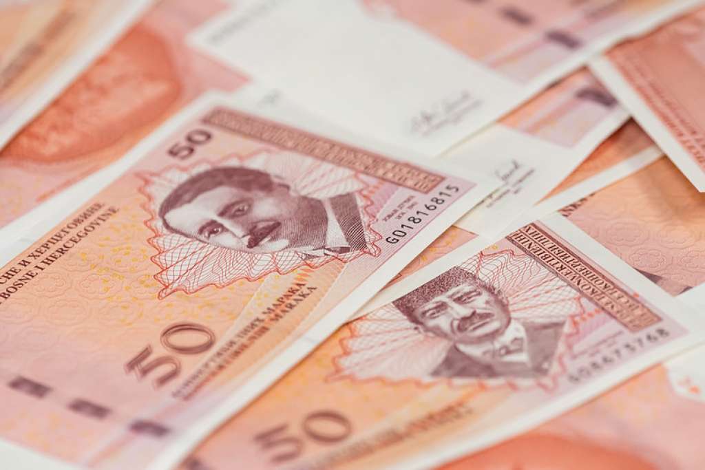 Prosječna plata u BiH u junu 1.570 KM, realno niža za 0,5 posto u odnosu na maj