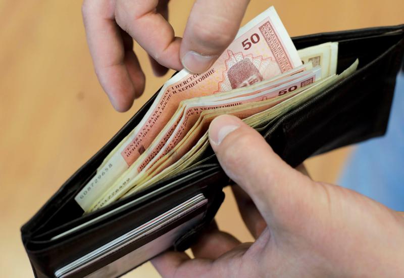 Prosječna plata u RS prvi put iznosi iznad 1.000 KM
