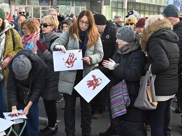 Demonstranti u Novom Sadu poručili gradonačelniku: Samo nas vi nemojte braniti