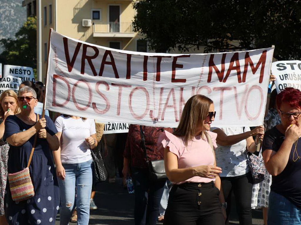 Prosvjetari u HNK stupili u generalni štrajk i održali protestnu šetnju