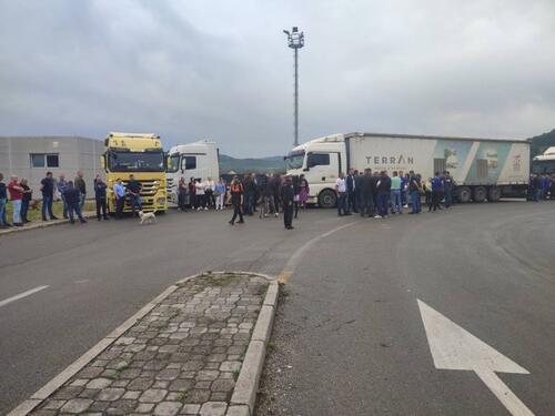 Protest autoprevoznika i špeditera u Karakaju kod Zvornika