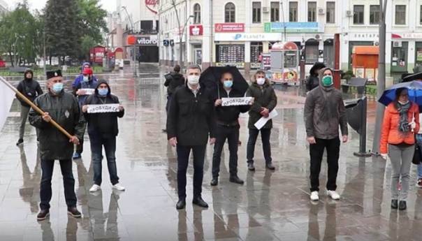 Protest Boška Obradovića i pristalica Dveri u Čačku tokom zabrane kretanja