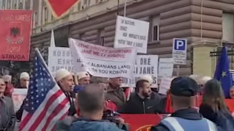 Protest ispred Ambasade Srbije u Tirani: Ruke dalje od Kosova