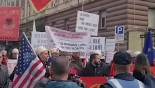 Protest ispred Ambasade Srbije u Tirani: Ruke dalje od Kosova