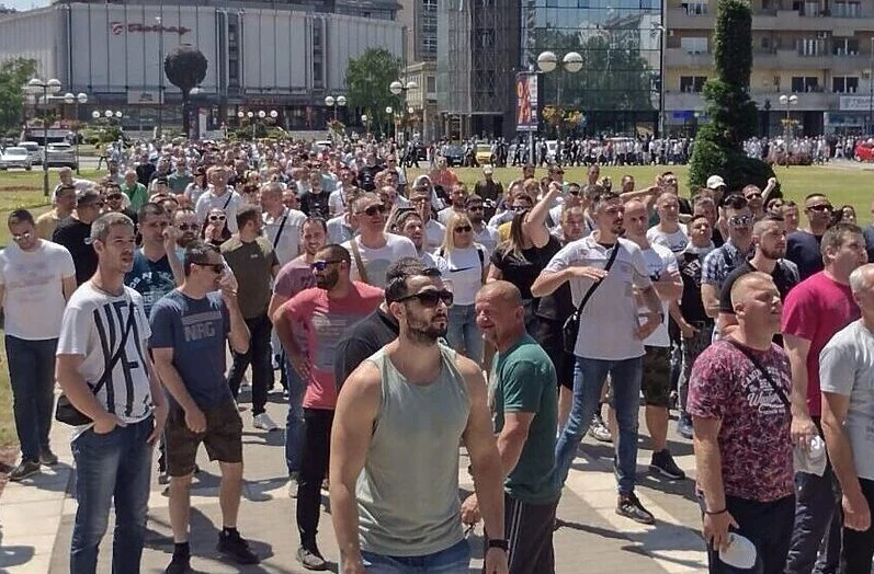 Protest ispred Fijatove fabrike u Kragujevcu, 1.500 zaposlenih proglašeno viškom