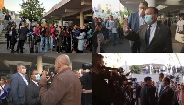 Protest ispred KBC-a Zagreb zbog Covid potvrda