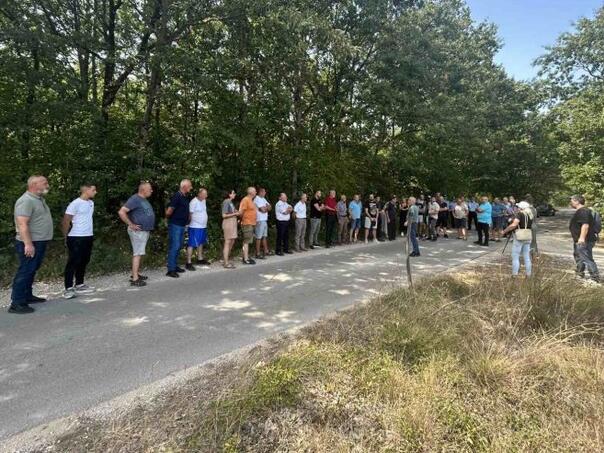 Protest kod Trebinja zbog sumnje na podmetanje požara