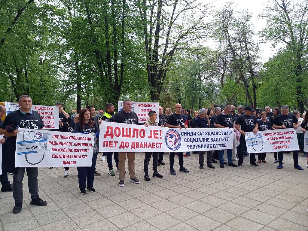 Protest medicinara u Banjaluci, traže povećanje plata