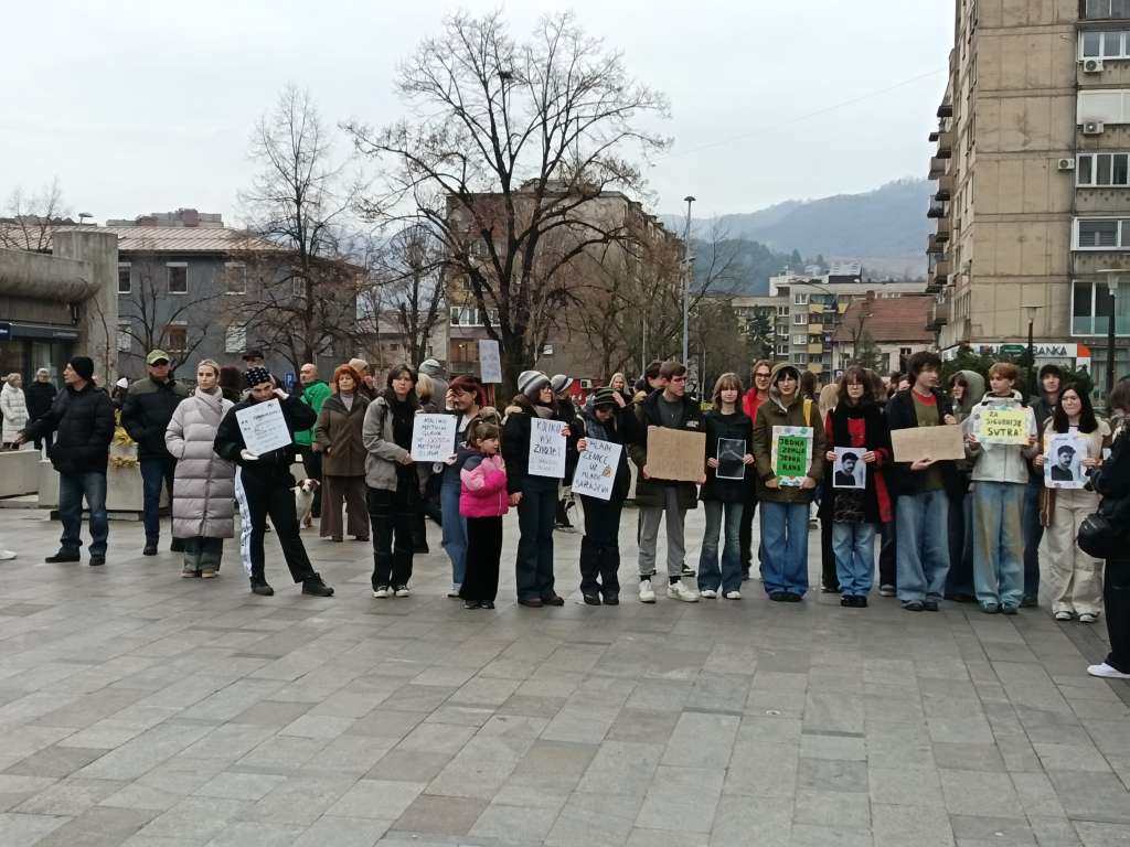 Protest "Mladi Zenice za mlade Sarajeva" okupio 70-ak Zeničana