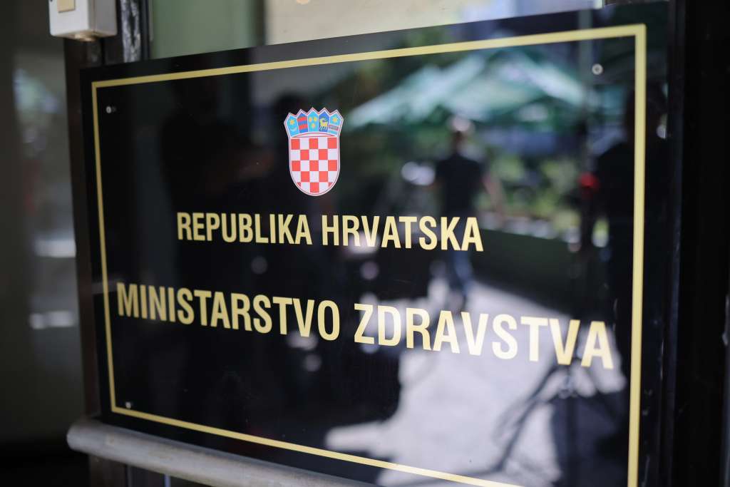 Protest mladih liječnika koji traže reformu zdravstvenog sistema