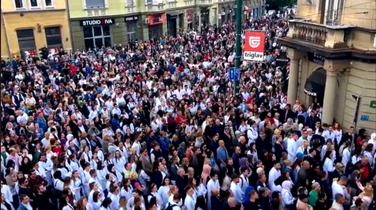 Hiljade građana na protestu nakon pogibije Azre Spahić