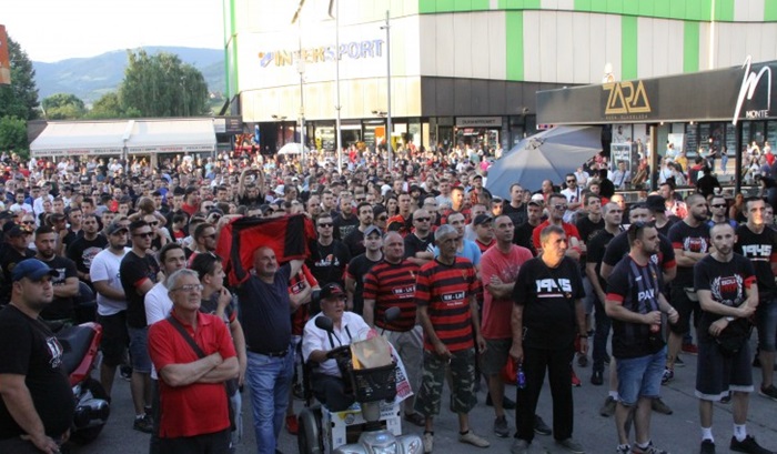 Protest navijača Čelika, nezadovoljni odnosom Gradske uprave i gradonačelnika