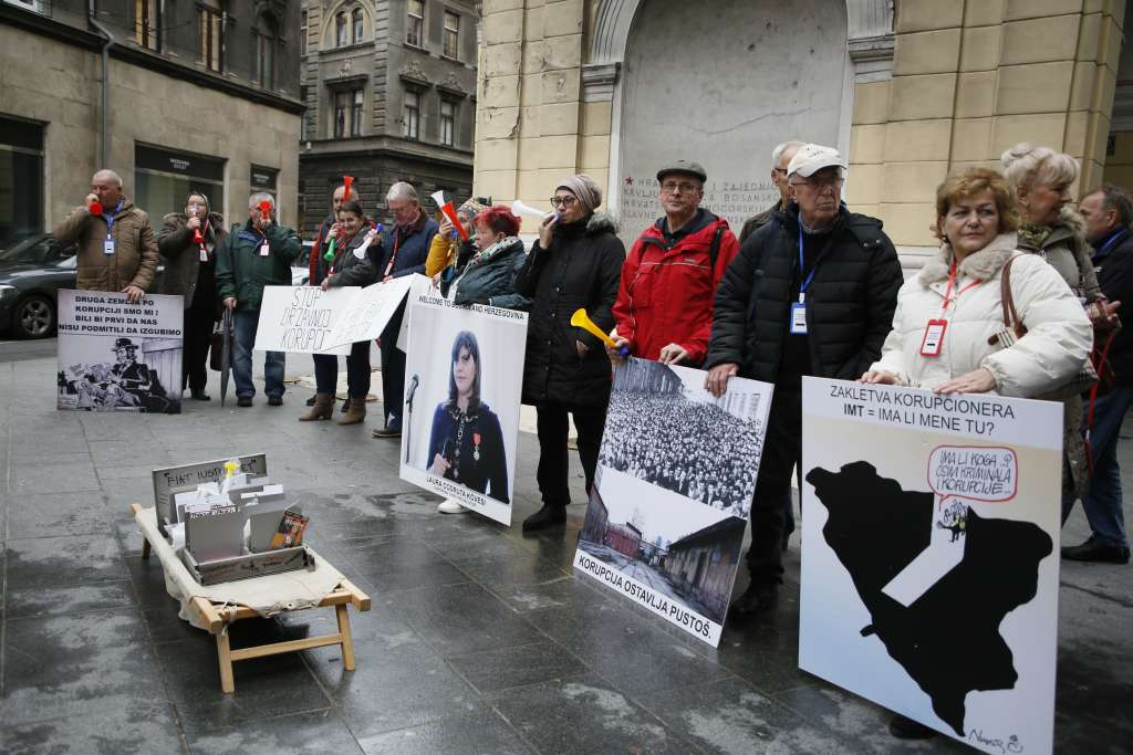 Protest neformalne grupe građana zbog korupcije u državi