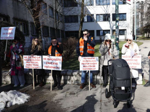 Protest pacijenata oštećenih zatvaranjem Poliklinike Northwestern Medical Center