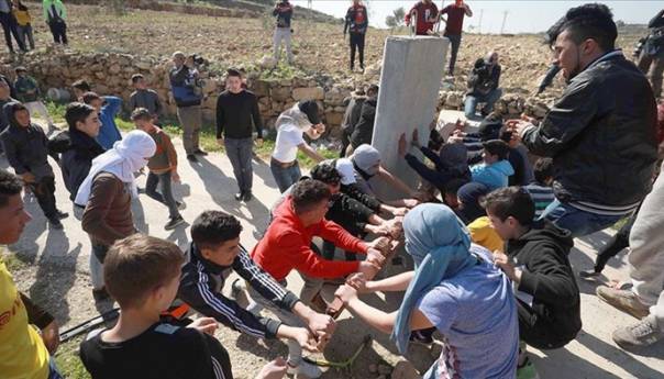 Protest Palestinaca u Ramallahu, uklonili betonske barikade izraelske vojske