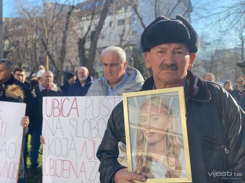Protest porodice Ajle Nuhanović: Tri godine za ubistvo, nećemo stati na ovome
