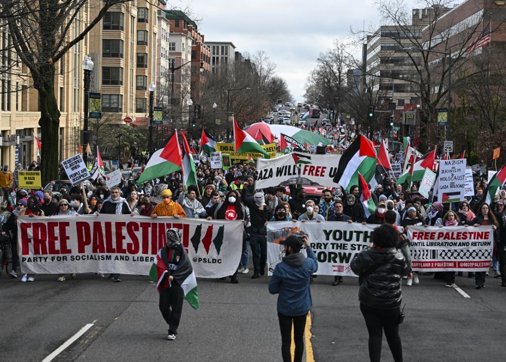 Protest protiv napada na Gazu ispred izraelske ambasade u Washingtonu