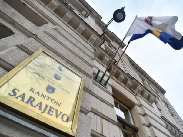 Protest radnika Stomatološkog fakulteta danas ispred Vlade KS