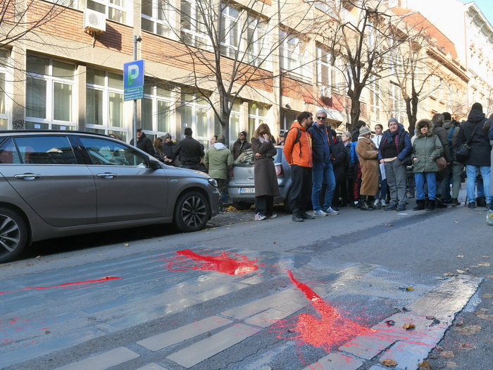 Protest roditelja ispred 'Ribnikara', traže pravdu za ubijenu djecu