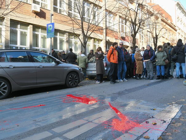 Protest roditelja ispred 'Ribnikara', traže pravdu za ubijenu djecu