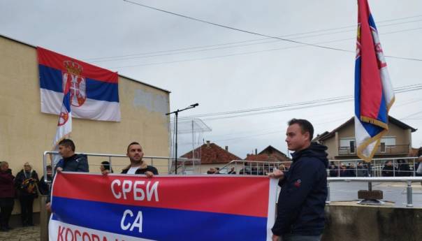 Protest Srba u Gračanici: 'Podrška braći sa sjevera Kosova'