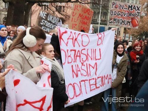 Protest studenata ispred zgrade Vlade KS: Iznijeli 10 zahtjeva