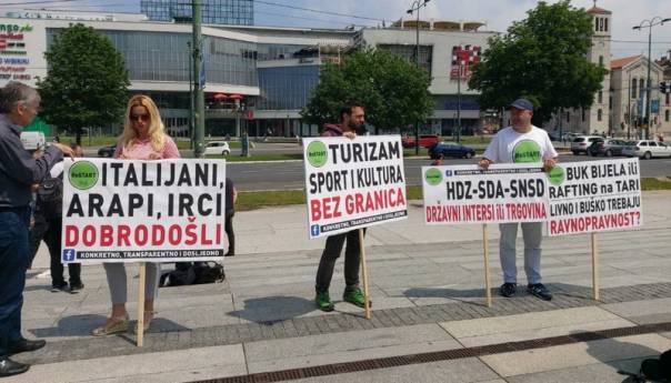 Protest turističkih radnika u Sarajevu, traže otvaranje granica