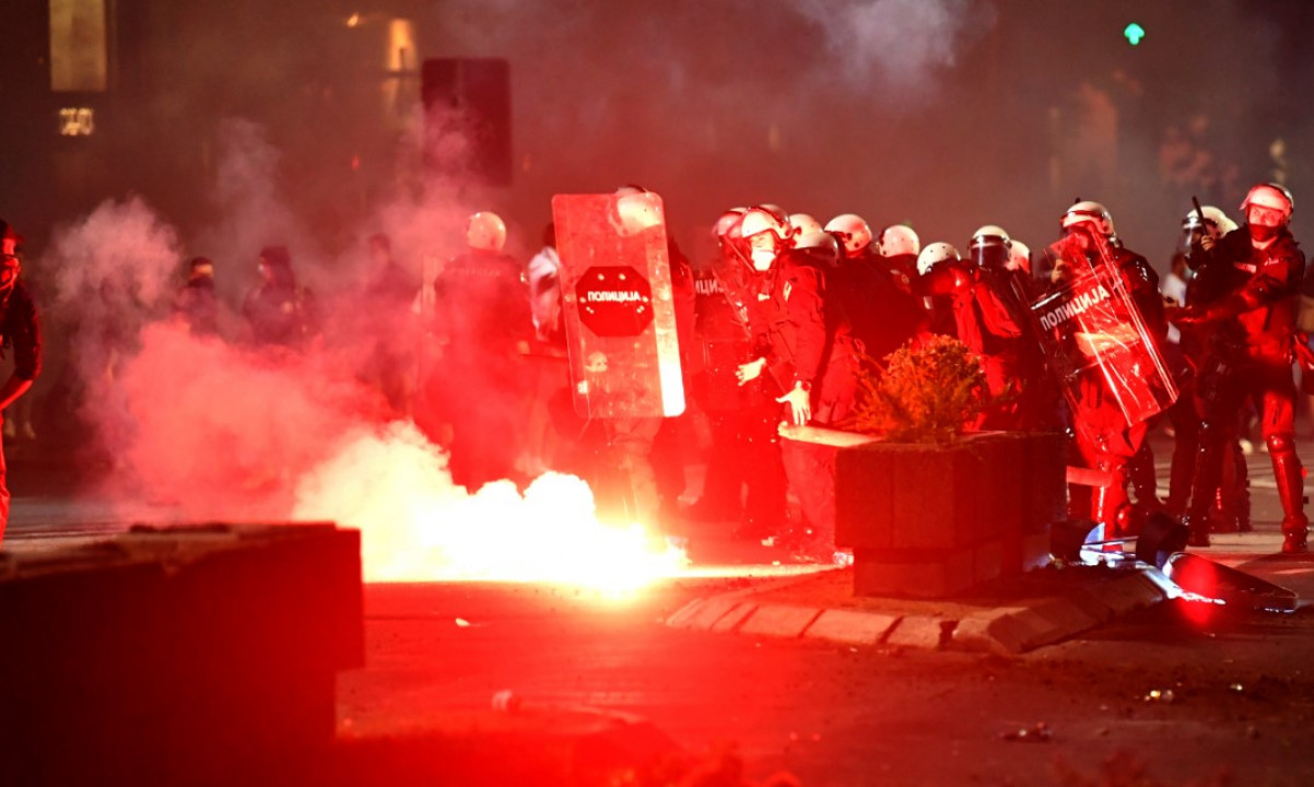 Foto/Video: Haos u Beogradu, sukobi ne prestaju