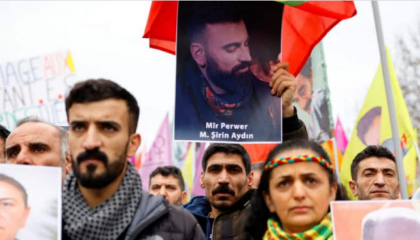 Protest u centru Pariza zbog ubistva troje Kurda