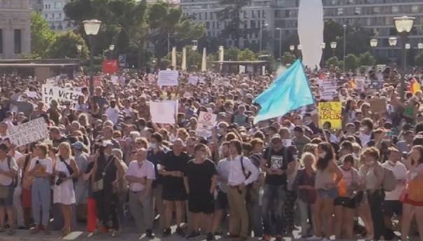 Protest u Madridu protiv obaveznog nošenja maski: "Virus ne postoji"