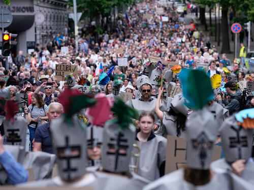 Protest u Pragu: Građani brane medije od političara