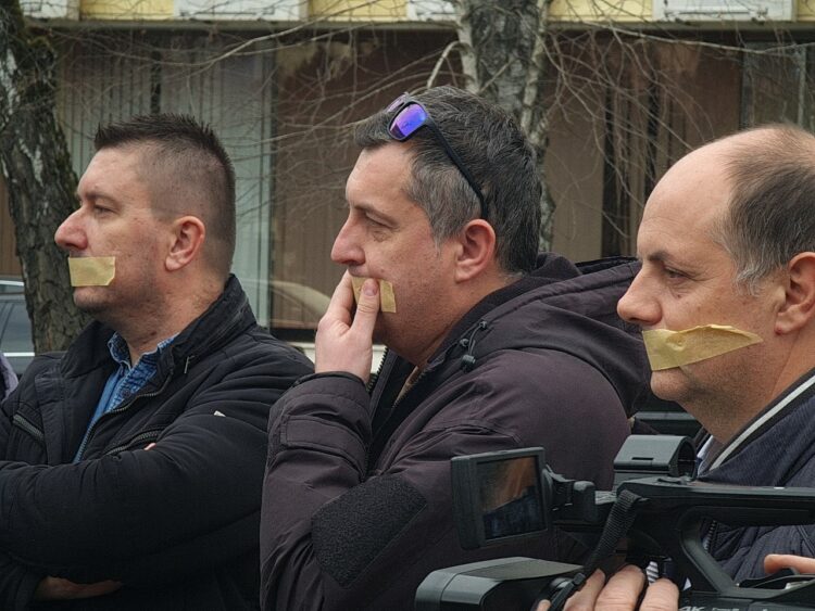 Protest zbog kriminalizacije klevete u RS: Usvajanje zakona bi ugasilo novinarstvo