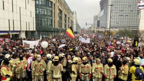 Protesti protiv restrikcija i vakcina u Briselu, suzavci i vodeni topovi