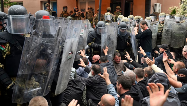EU traži od Kosova da odmah smiri situaciju