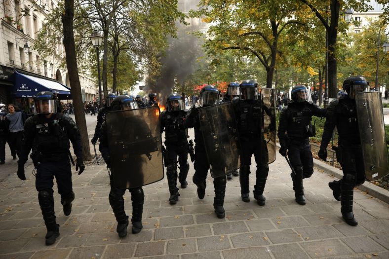 Protesti širom Francuske: Na ulice izlazi skoro milion radnika, strahuje se od nereda