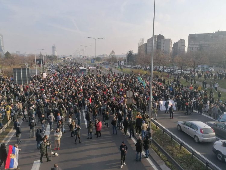 Protesti širom Srbije: Građani već blokirali autoput kod Sava centra