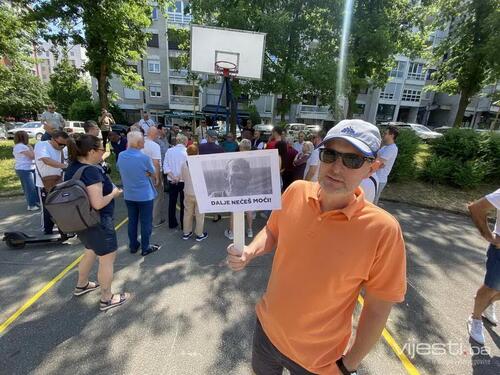 Protesti stanovnika tuzlanskog naselja Stupine zbog naplate parkinga