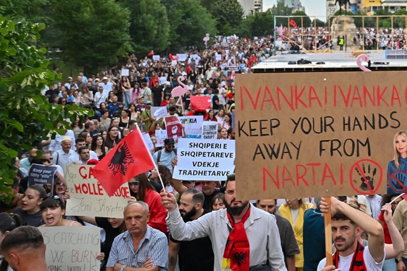 Protesti u Albaniji: Hiljade ljudi traže odlazak Edija Rame i kraj korupcije