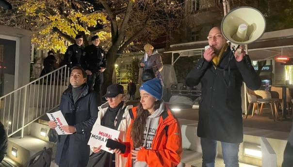 Protesti u Beogradu: "Mural mora pasti"