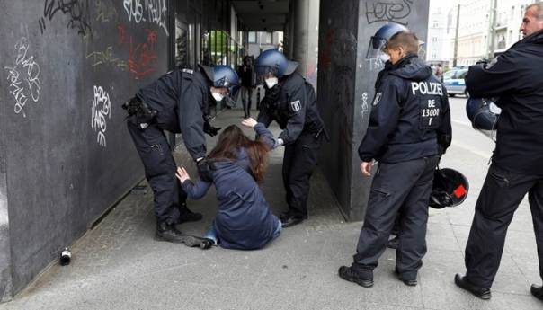 Protesti u Berlinu zbog mjera: Demonstranti se sukobili sa policijom