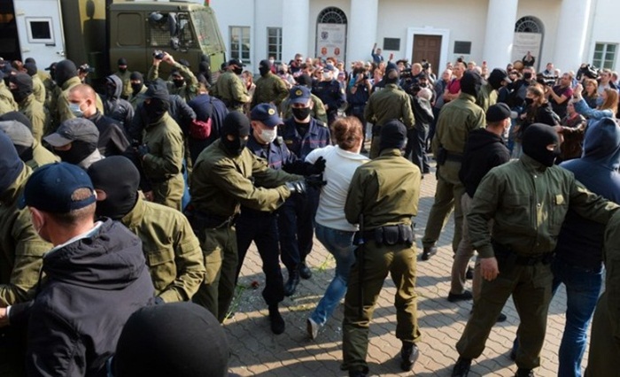 Protesti u Bjelorusiji: Uhapšeno više destina demostranata 