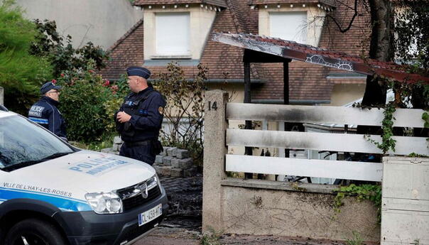 Protesti u Francuskoj: Zapaljeni automobil gurnuli na kuću gradonačelnika
