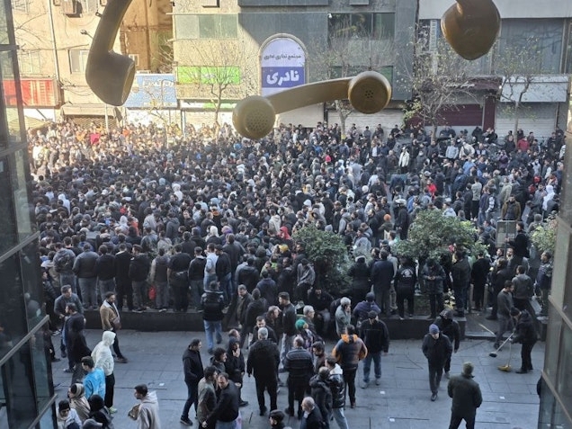 Protesti u Iranu ušli u četvrti dan, policija privodi demonstrante