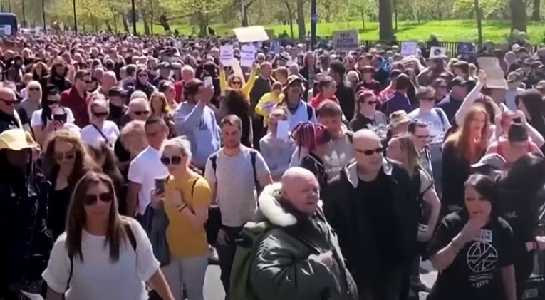 Protesti u Londonu protiv mjera i covid-putovnica