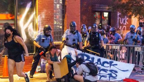 Protesti u SAD-u nakon smrti crnca prilikom hapšenja