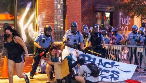 Protesti u SAD-u nakon smrti crnca prilikom hapšenja