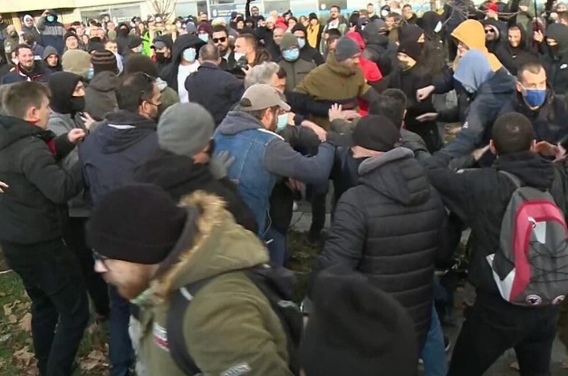 Protesti u Srbiji: Incidenti u Novom Sadu